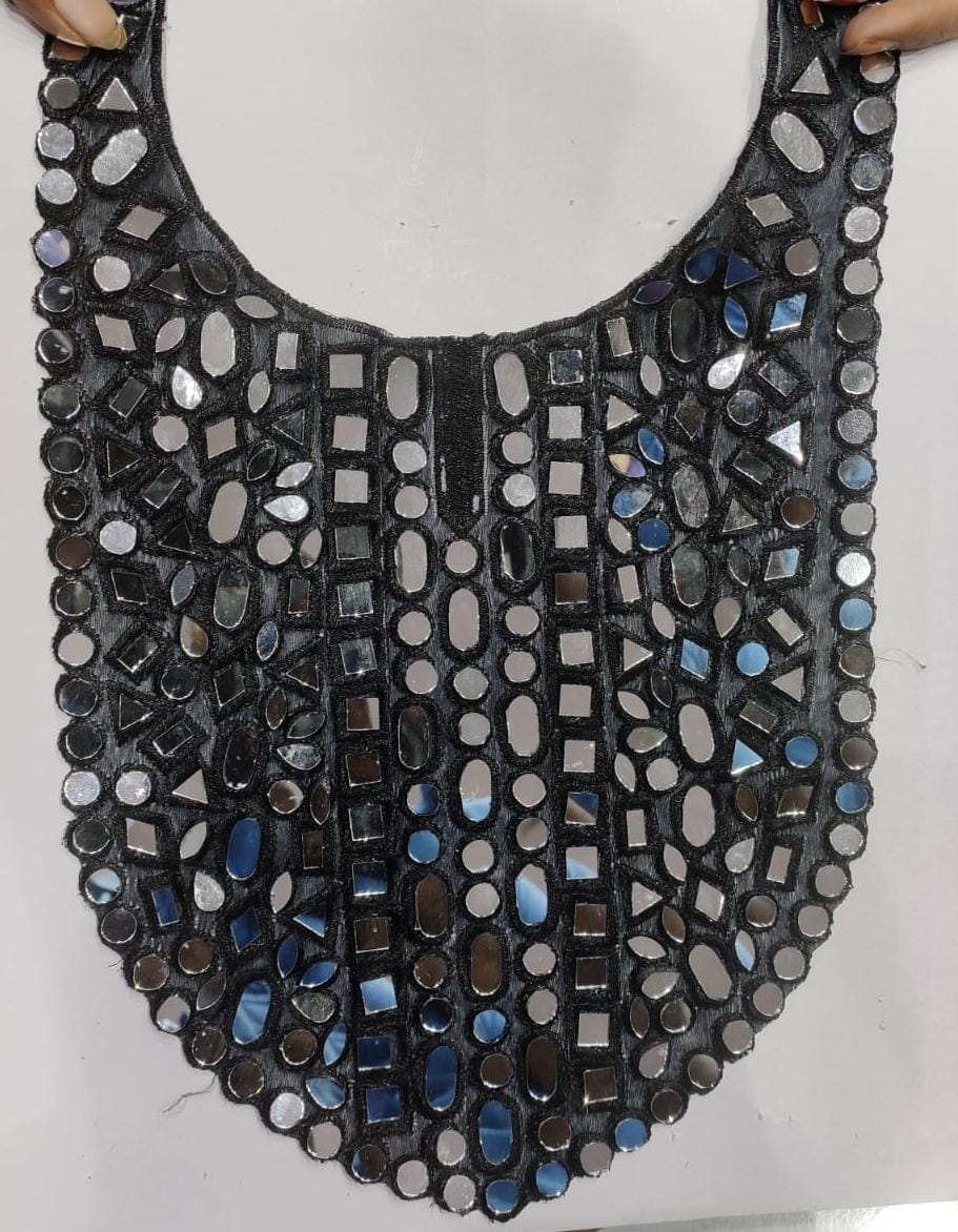 MIRROR NECK