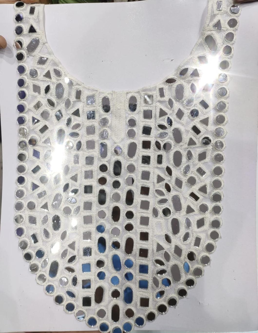 MIRROR NECK